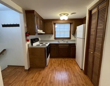 627 Wolfe Street - Photo Thumbnail 8