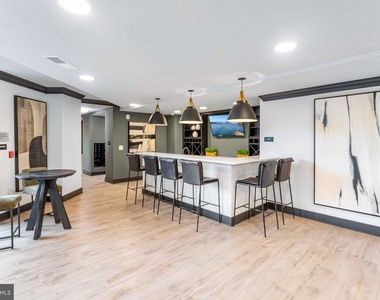 701 N Henry Street - Photo Thumbnail 3