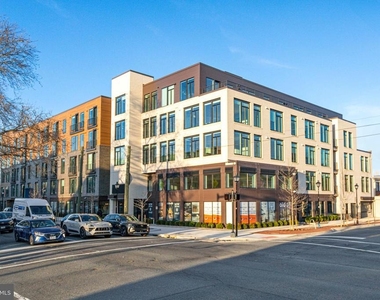 701 N Henry Street - Photo Thumbnail 39