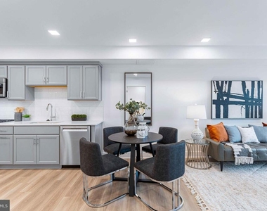 701 N Henry Street - Photo Thumbnail 16