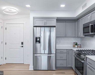 701 N Henry Street - Photo Thumbnail 11
