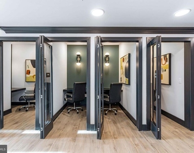 701 N Henry Street - Photo Thumbnail 9