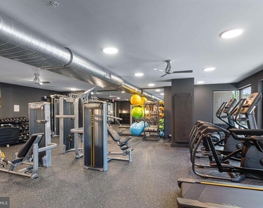 701 N Henry Street - Photo Thumbnail 28