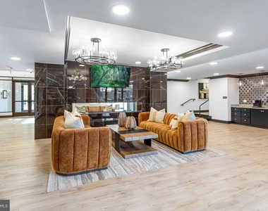 701 N Henry Street - Photo Thumbnail 6