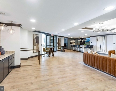 701 N Henry Street - Photo Thumbnail 8