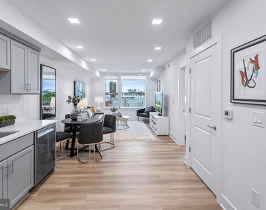 701 N Henry Street - Photo Thumbnail 15