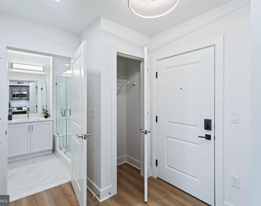 701 N Henry Street - Photo Thumbnail 10