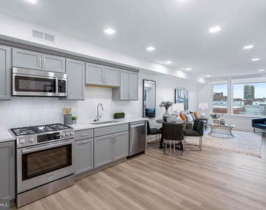 701 N Henry Street - Photo Thumbnail 14