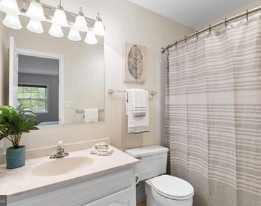 982 N Royal Street - Photo Thumbnail 5