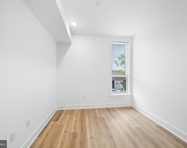 4324 Lancaster Avenue - Photo Thumbnail 17