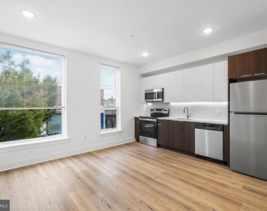 4324 Lancaster Avenue - Photo Thumbnail 3