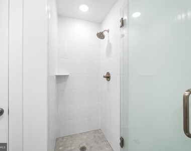 4324 Lancaster Avenue - Photo Thumbnail 4