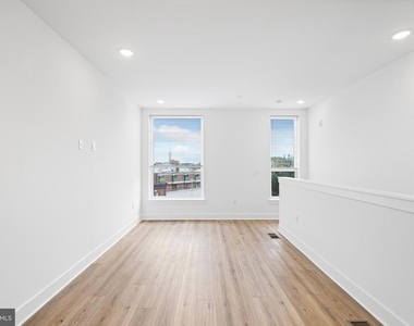 4324 Lancaster Avenue - Photo Thumbnail 8