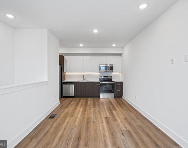 4324 Lancaster Avenue - Photo Thumbnail 6