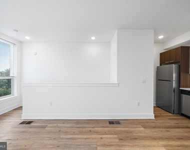 4324 Lancaster Avenue - Photo Thumbnail 7