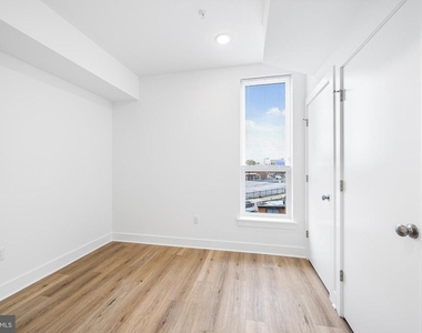 4324 Lancaster Avenue - Photo Thumbnail 5