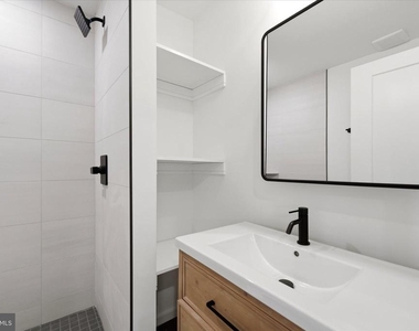 627 N 16th Street - Photo Thumbnail 5