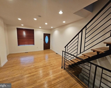 3025 Redner Street S - Photo Thumbnail 1