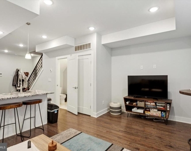 818 N 16th Street - Photo Thumbnail 5