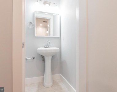 818 N 16th Street - Photo Thumbnail 6