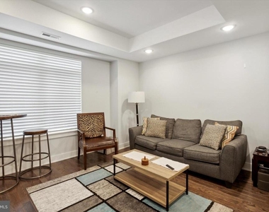 818 N 16th Street - Photo Thumbnail 2