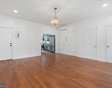 1006 Pine Street - Photo Thumbnail 9