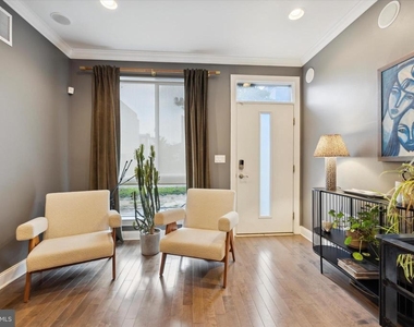 2137 N Darien Street - Photo Thumbnail 2