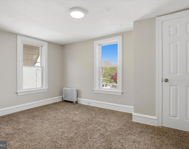 226 N Warren Street - Photo Thumbnail 13