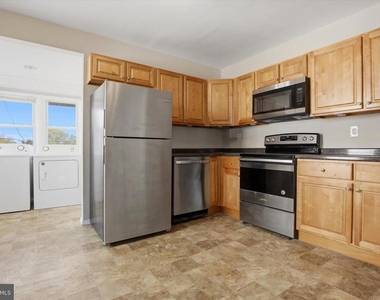 226 N Warren Street - Photo Thumbnail 9