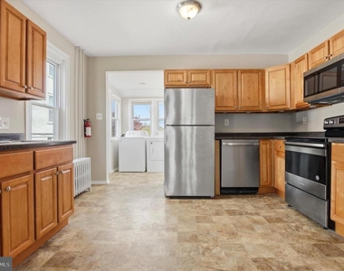 226 N Warren Street - Photo Thumbnail 8