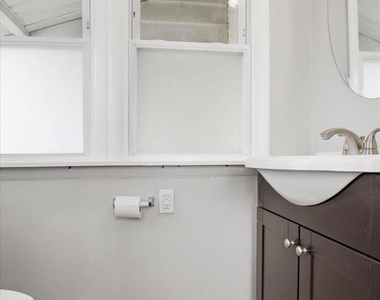 226 N Warren Street - Photo Thumbnail 12