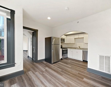119 S Broad Street - Photo Thumbnail 1