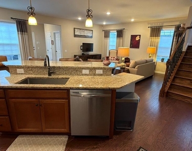 528 Kerry Court - Photo Thumbnail 3
