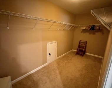 528 Kerry Court - Photo Thumbnail 9