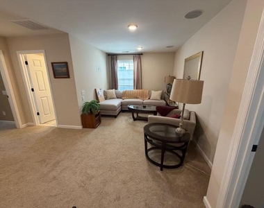528 Kerry Court - Photo Thumbnail 12