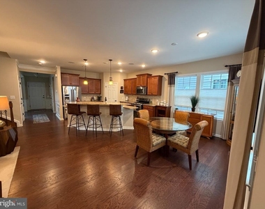 528 Kerry Court - Photo Thumbnail 2