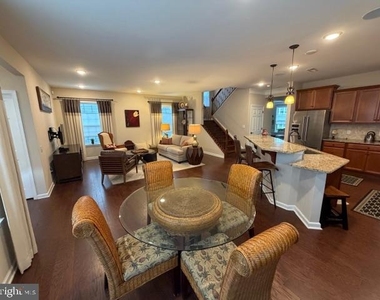 528 Kerry Court - Photo Thumbnail 4