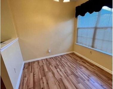 3303 Sterling Road - Photo Thumbnail 5