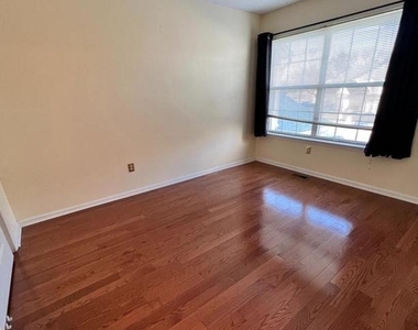 3303 Sterling Road - Photo Thumbnail 6