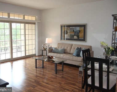 109 Village Way - Photo Thumbnail 4