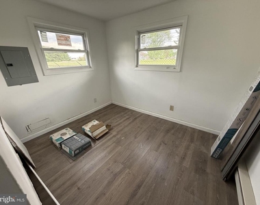 124 E Main Street - Photo Thumbnail 5