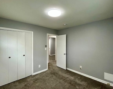 522 70th Street - Photo Thumbnail 4
