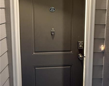 188 Gallery Drive - Photo Thumbnail 1
