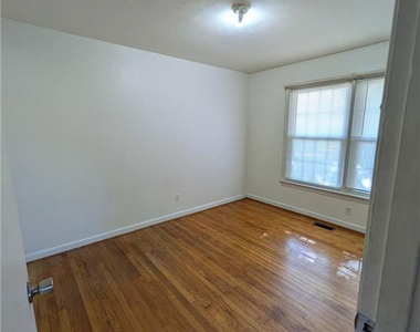 1403 Mack Street - Photo Thumbnail 5