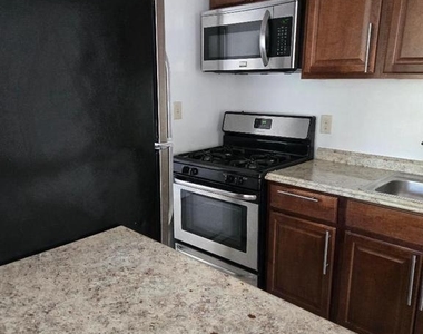 541 Wilson Bridge Drive - Photo Thumbnail 2