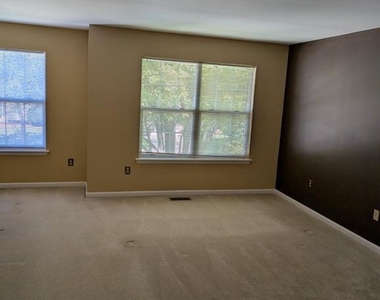 4411 Sutherland Circle - Photo Thumbnail 3