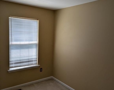 4411 Sutherland Circle - Photo Thumbnail 7