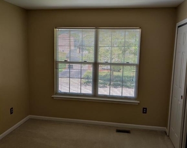 4411 Sutherland Circle - Photo Thumbnail 2