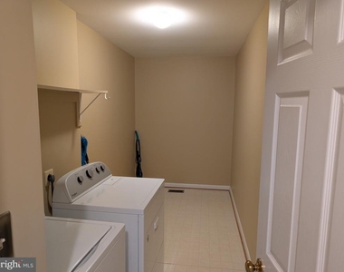 4411 Sutherland Circle - Photo Thumbnail 4