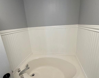 9708 Lake Pointe Court - Photo Thumbnail 18